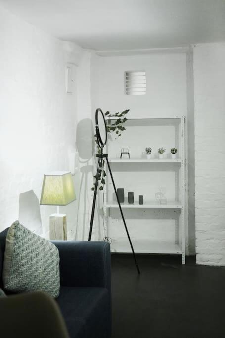 Central, Cozy & Beautiful Designed 2-Rooms Apt. Near River Berlin Luaran gambar